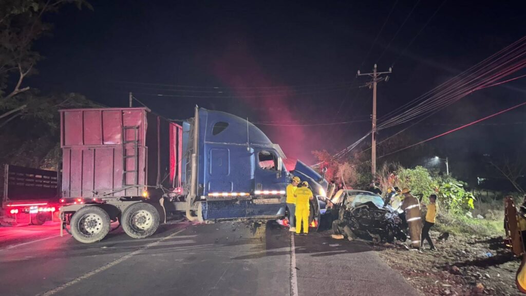 Dos fallecidos tras fuerte colisión en Tecoluca, San Vicente. 1 615810400 1331958342296052 4448018865547172927 n