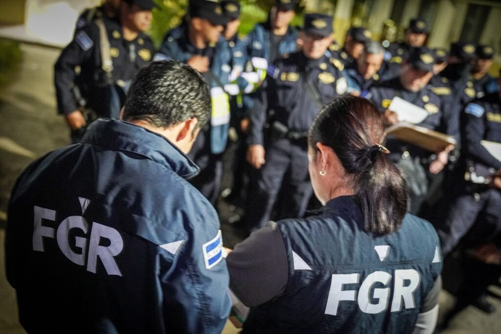 FGR desarticula red de estafadores en operativo nocturno: 16 capturas. 1 615814432 1488212943311005 7765850916948478123 n