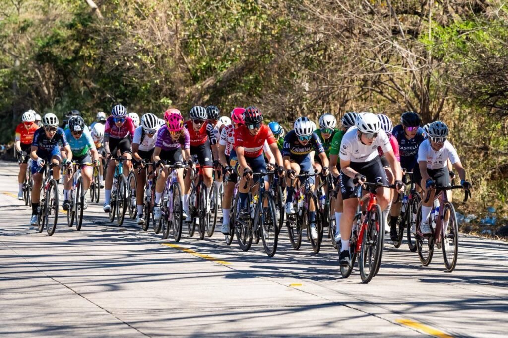 Paula Patiño se corona campeona del Tour El Salvador 2026 tras dominar la última etapa. 4 615821698 1353389930158606 2262775639419946026 n