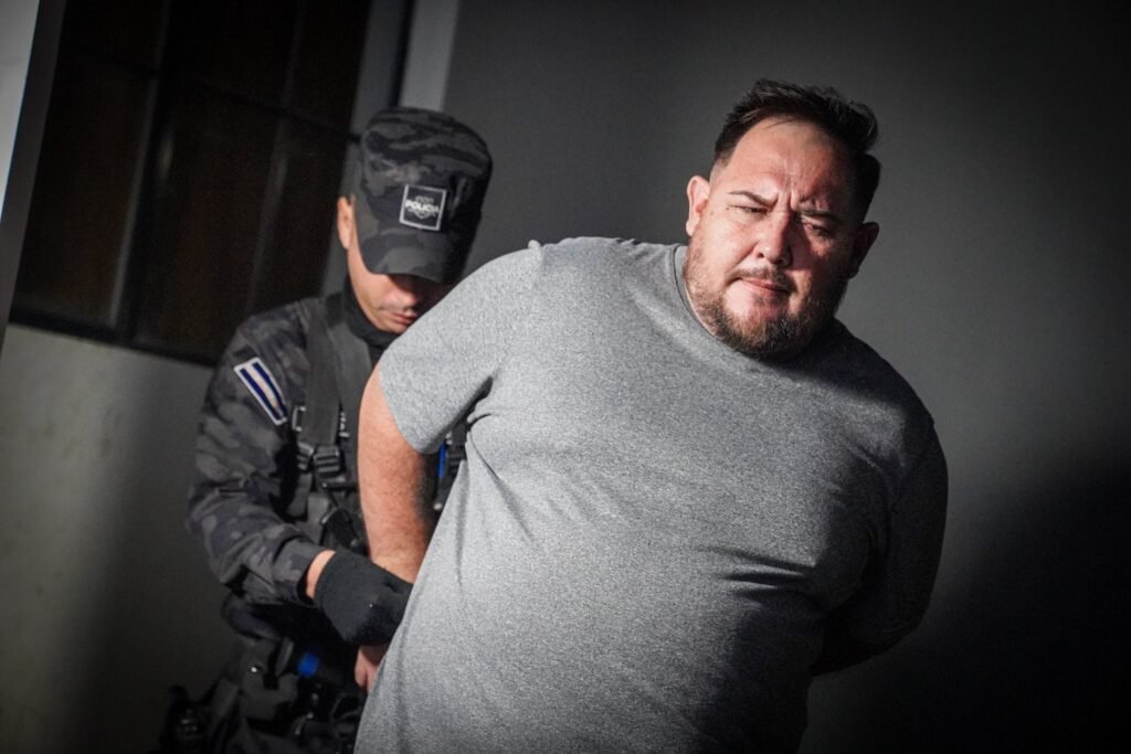 FGR desarticula red de estafadores en operativo nocturno: 16 capturas. 5 615822654 1488212859977680 2699277549673429305 n