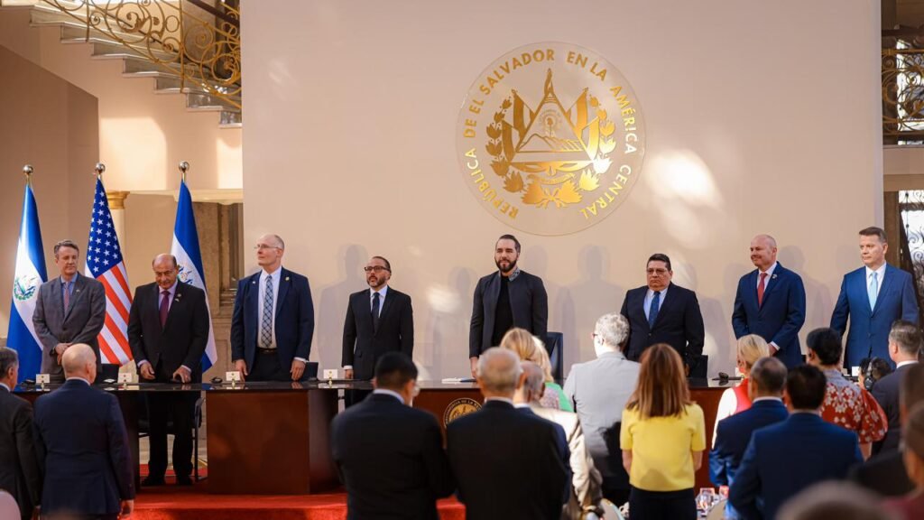 Presidente Bukele lidera el primer Desayuno Nacional de Oración: Un "Milagro" de Fe y Seguridad. 1 615886954 1249624914008433 5005713092602573199 n