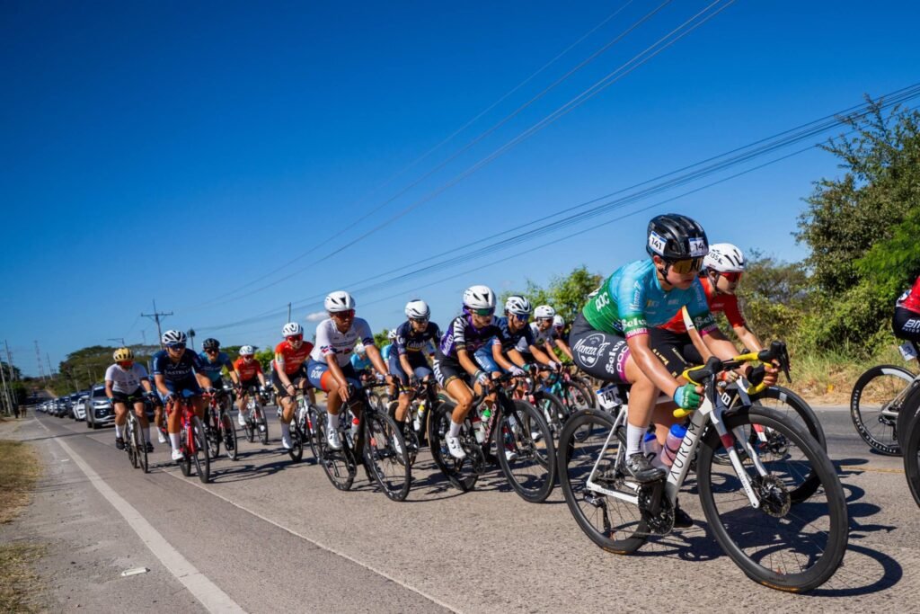 Paula Patiño se corona campeona del Tour El Salvador 2026 tras dominar la última etapa. 2 616024123 1353362316828034 6917579007779584786 n