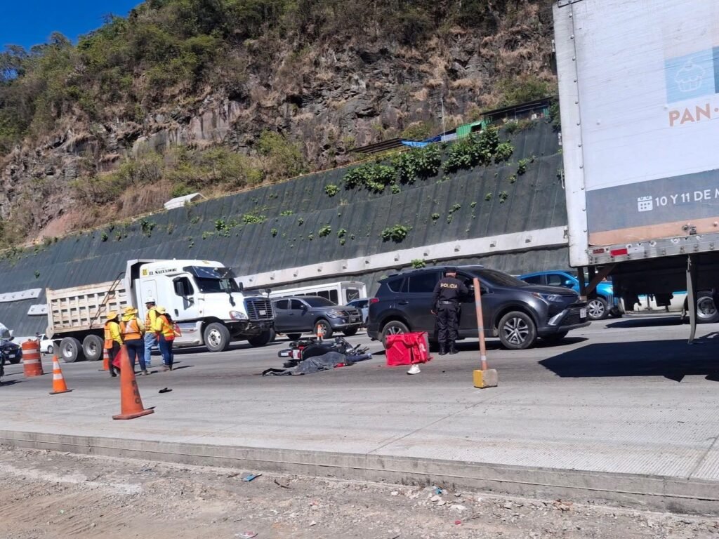 Identifican a joven motociclista de PedidosYa fallecida en carretera Los Chorros. 2 616584600 1353276580145058 612907410031991564 n