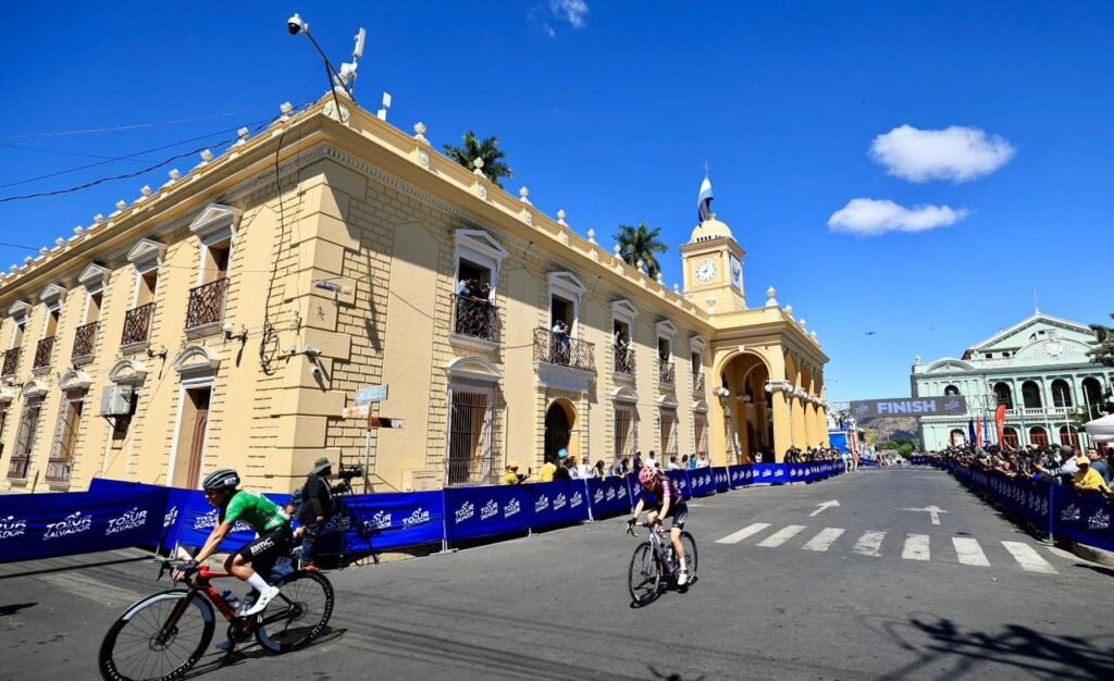 Paula Patiño se corona campeona del Tour El Salvador 2026 tras dominar la última etapa. 5 618132377 1214112357577080 8505761449921666981 n