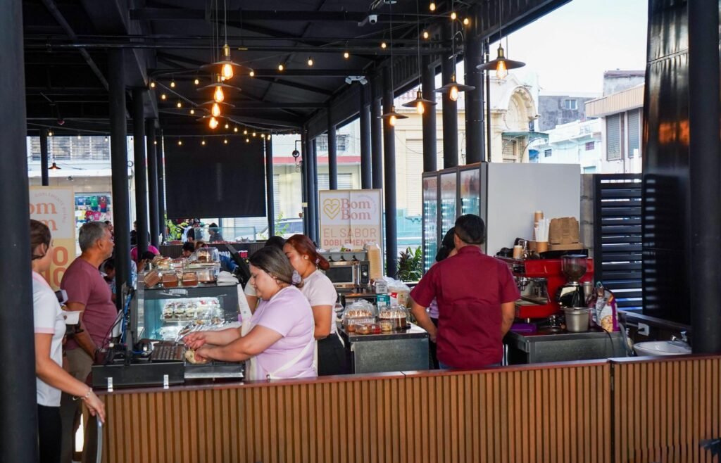 Bom Bom Llega a Plaza Universitaria del Centro Histórico de San Salvador. 4 619632303 122217475454099951 1686139100317720630 n