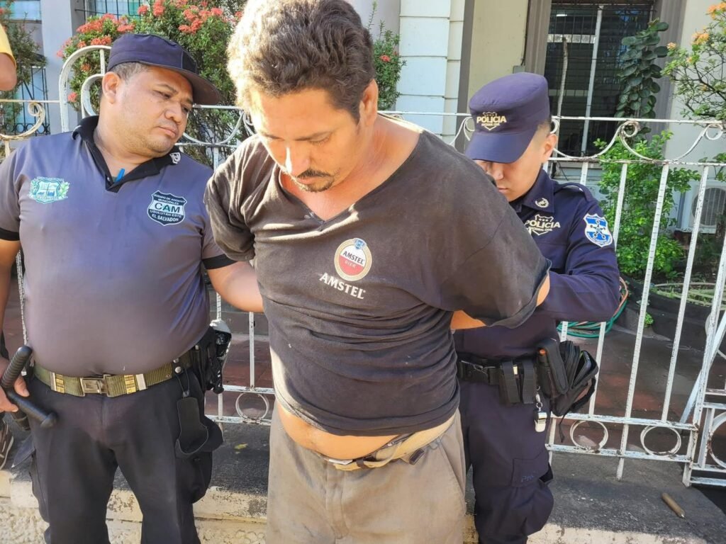 Capturan a hombre tras atacar a una mujer con un pica hielo en Usulután. 1 619638270 1207115624960198 6617740848565660277 n
