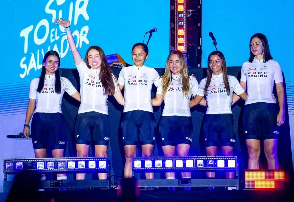 ¡Éxito Total! Multitudinaria inauguración del Tour El Salvador 2026 en el Centro Histórico. 16 dsfsdfs