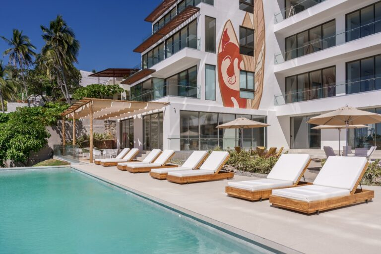 Inauguran Barefoot y Zonset: Lujo y Cripto-Turismo en Surf City 1. 2 image 266