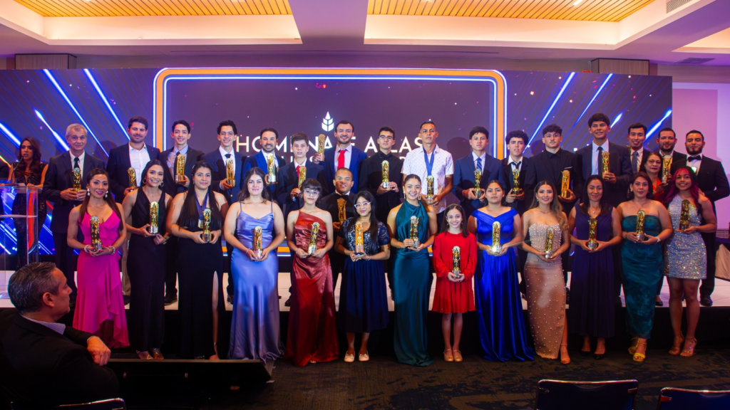 FESA celebra a las estrellas del deporte salvadoreño con la entrega de la Espiga Doroda. 1 image 328