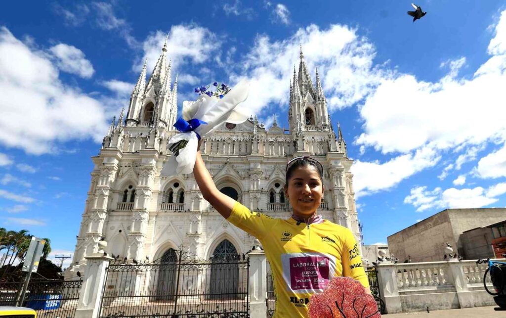 Paula Patiño se corona campeona del Tour El Salvador 2026 tras dominar la última etapa. 6 image 359