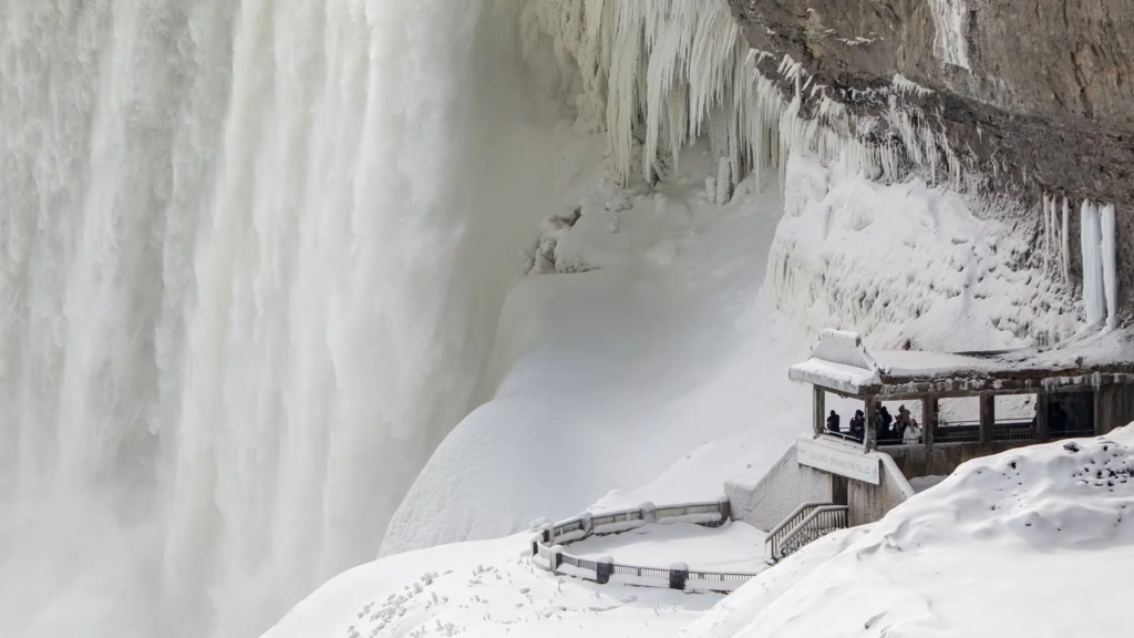 Récords de frío en Canadá y las Cataratas del Niágara bajo hielo 2 image 410