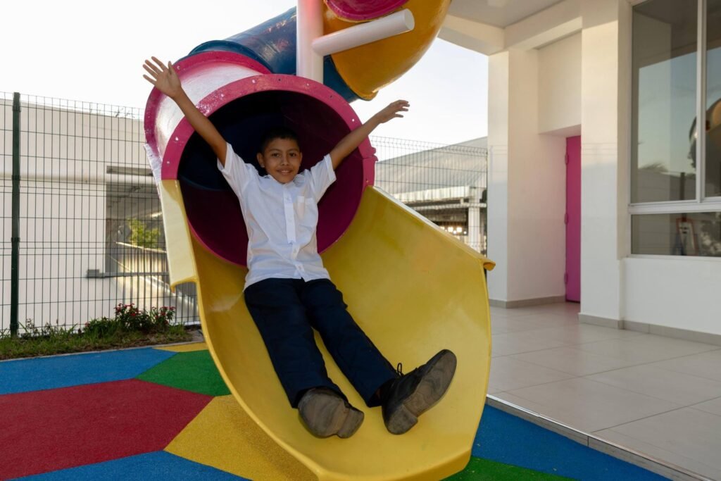 Bukele transforma la educación: Inauguración histórica de 70 escuelas y el éxito de "Dos Escuelas por Día" 4 624931510 122142333620416789 7469139135203194115 n