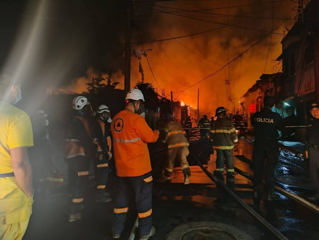 Incendio en el centro de San Salvador cobra la vida de cinco personas incluyendo un menor de edad. 5 632734263 122142996110416789 216675848629703224 n 1