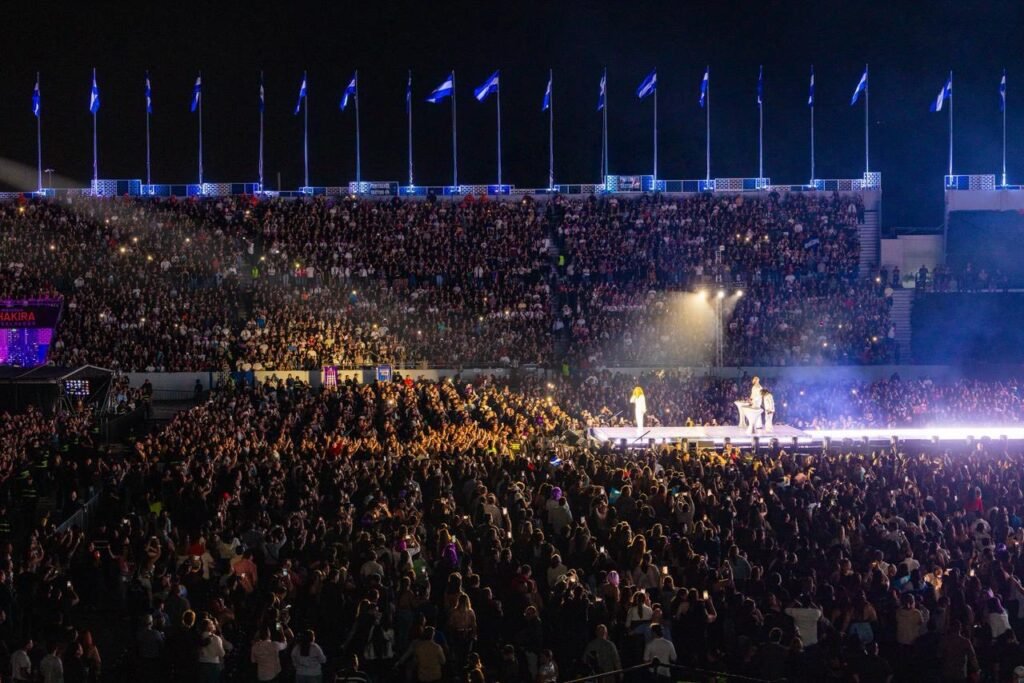 Espectacular cuarta noche de la residencia de Shakira en El Salvador. 3 634930611 917803194099114 314187444825378588 n 1