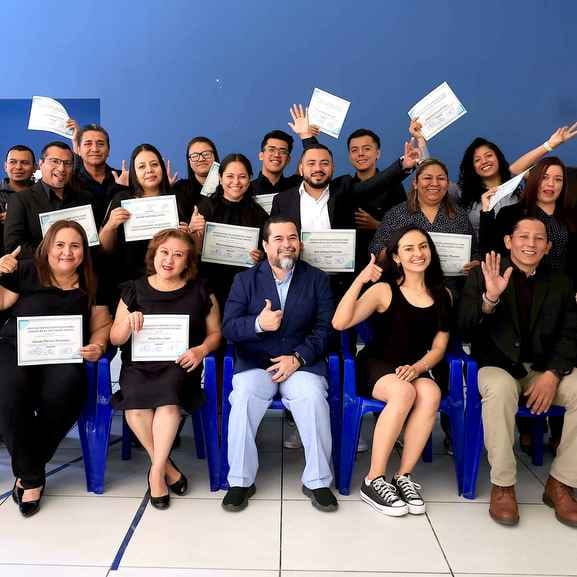 Personal del INDES finaliza el Curso Básico de Lenguaje de Señas Salvadoreña 1 image 87