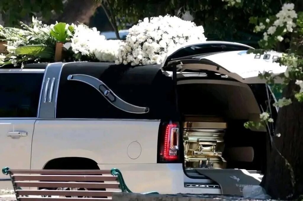 Operativo militar y coronas anónimas: El último adiós a "El Mencho" en Guadalajara 1 644182744 122143983278416789 7511416283863603753 n