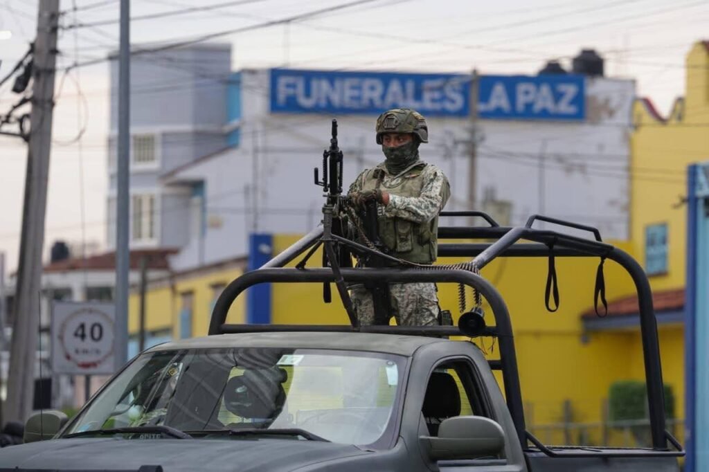 Operativo militar y coronas anónimas: El último adiós a "El Mencho" en Guadalajara 2 644788582 1462541282006921 5226322013128467102 n