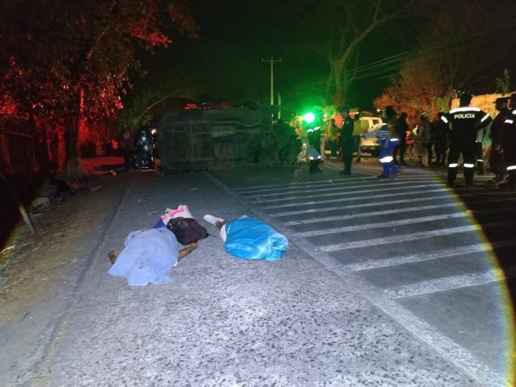 Tragedia en carretera del Litoral deja cinco fallecidos voluntarios de la Cruz Roja Salvadoreña, seccional La Unión 5 650797107 936952292164390 350916952109812596 n 1