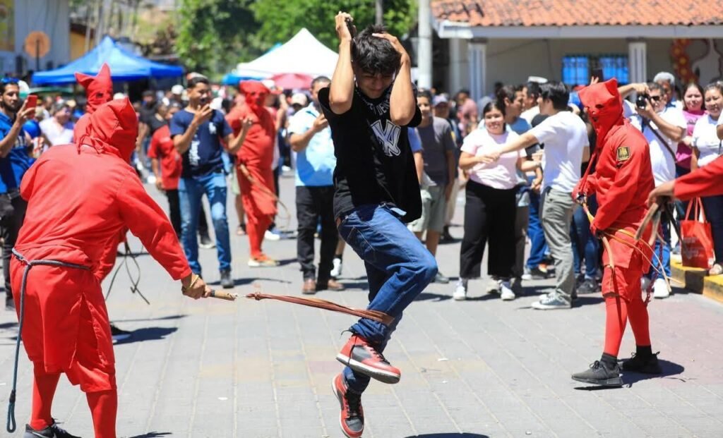 Texistepeque celebra a los Talcigüines: Una tradición única de Semana Santa 2 658877354 926356513523261 1075654856654826584 n