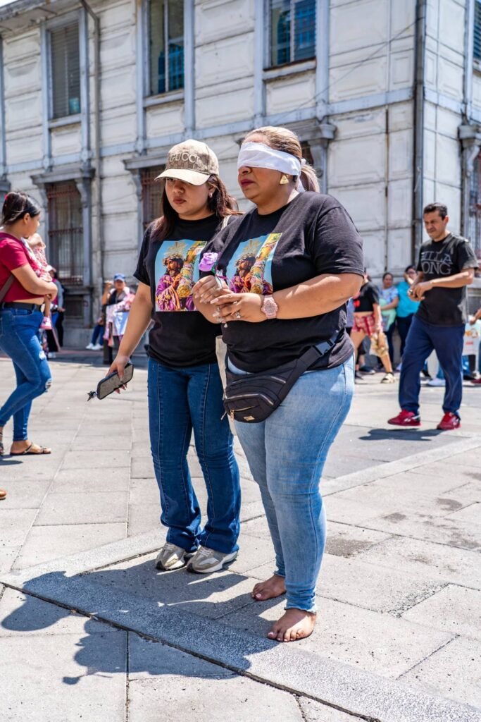 Fieles católicos mantienen viva la tradición de los penitentes en la Iglesia El Calvario, San Salvador 2 657564094 1285908877011998 7349867340340591070 n