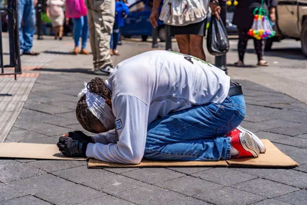 Fieles católicos mantienen viva la tradición de los penitentes en la Iglesia El Calvario, San Salvador 5 658429043 1285913533678199 1504039380617356976 n