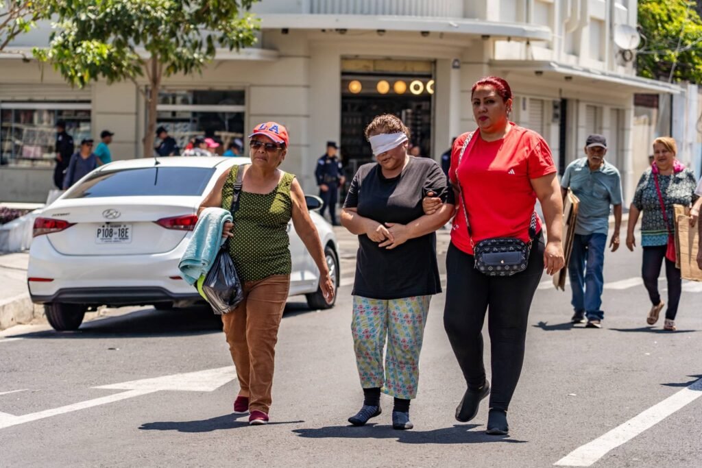 Fieles católicos mantienen viva la tradición de los penitentes en la Iglesia El Calvario, San Salvador 4 659215284 1285908790345340 4126190847055801710 n