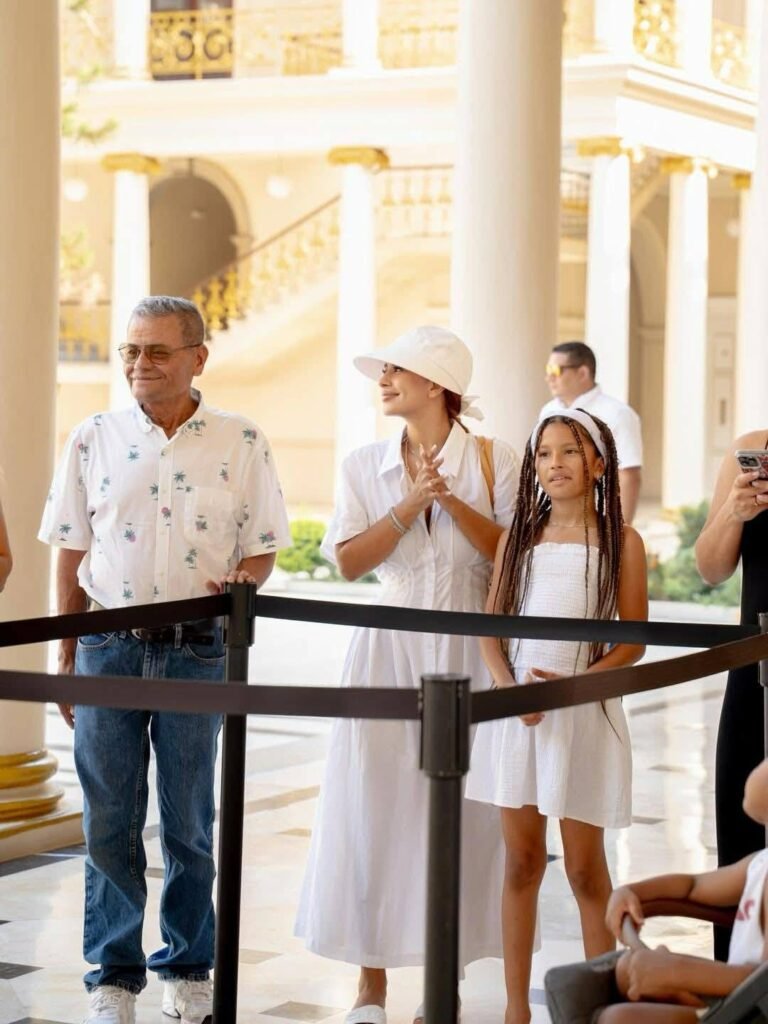 Yris Palmer reconecta con sus raíces salvadoreñas en un emotivo recorrido por la capital 4 660051580 931430873015825 5321203210877455402 n