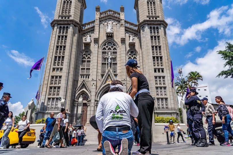 Fieles católicos mantienen viva la tradición de los penitentes en la Iglesia El Calvario, San Salvador 1 661297315 1285905210345698 3341261215886236499 n