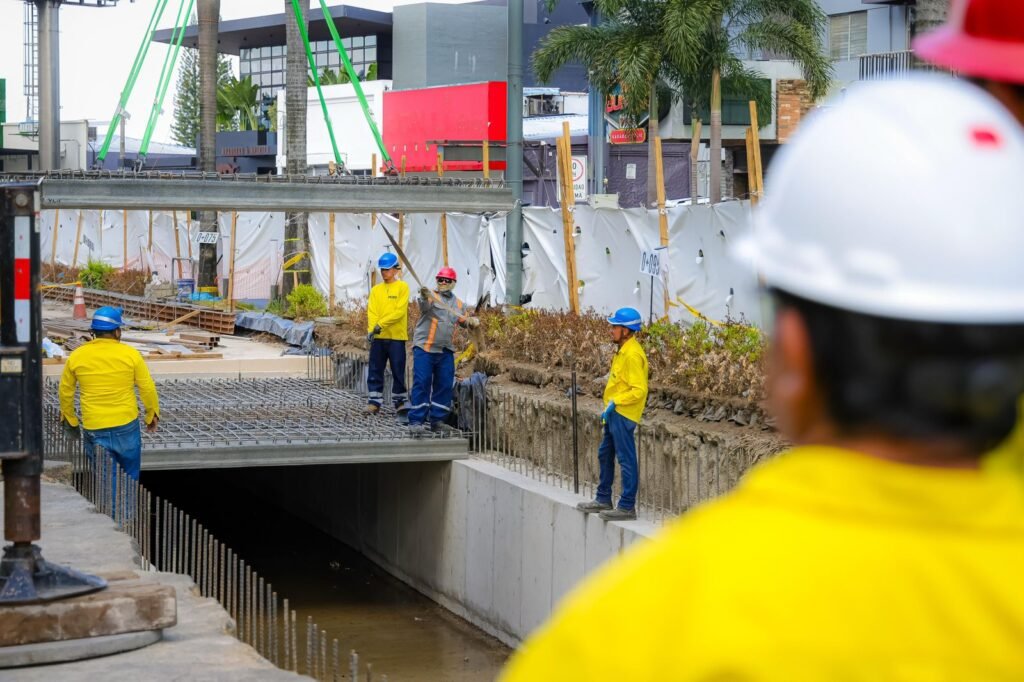Avance crucial en obras de mitigación en la Zona Rosa. 6 WhatsApp Image 2026 04 08 at 6.35.51 PM 1