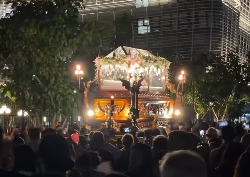 La procesión del Santo Entierro de la Iglesia El Calvario recorrió el corazón de San Salvador 6 dfasdfsd