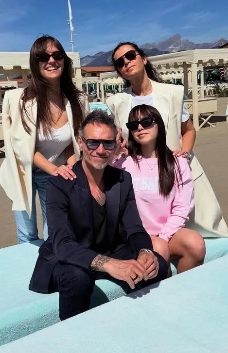 El fenómeno de "Laura no está" en la memoria musical de El Salvador ¿Que paso con Nek? 2 dfsdfsdf