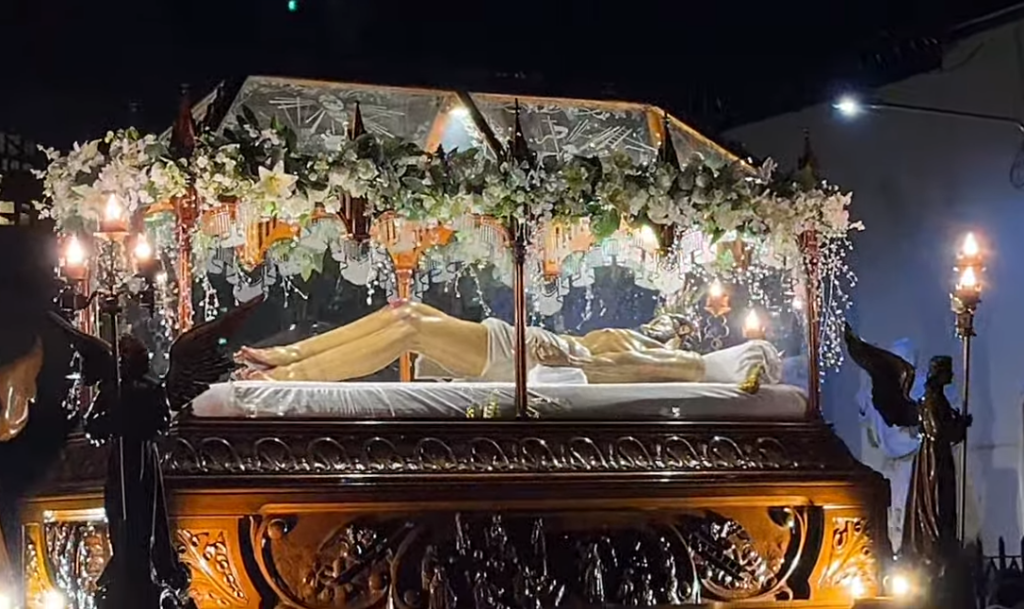 La procesión del Santo Entierro de la Iglesia El Calvario recorrió el corazón de San Salvador 5 fsfsdf