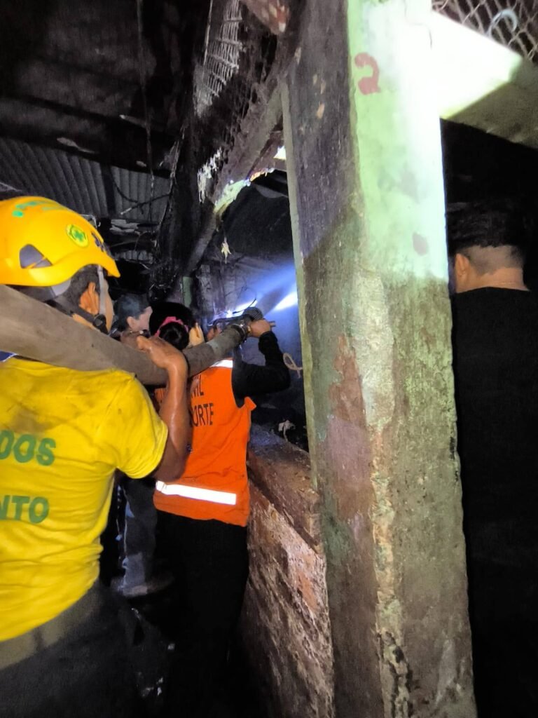 Bomberos liquidan un incendio en el mercado de Aguilares 3 705958461 1288307156813878 4889761282556333165 n