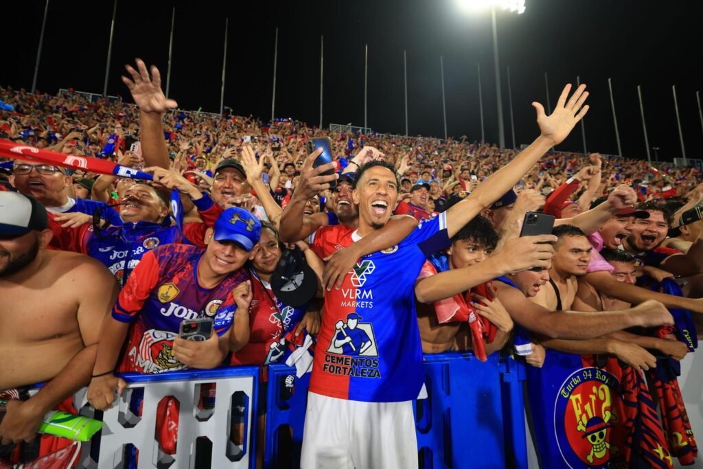 FAS humilla a Águila y ruge con su histórico título veinte 1 706113567 1314152424239739 8216934477238036665 n