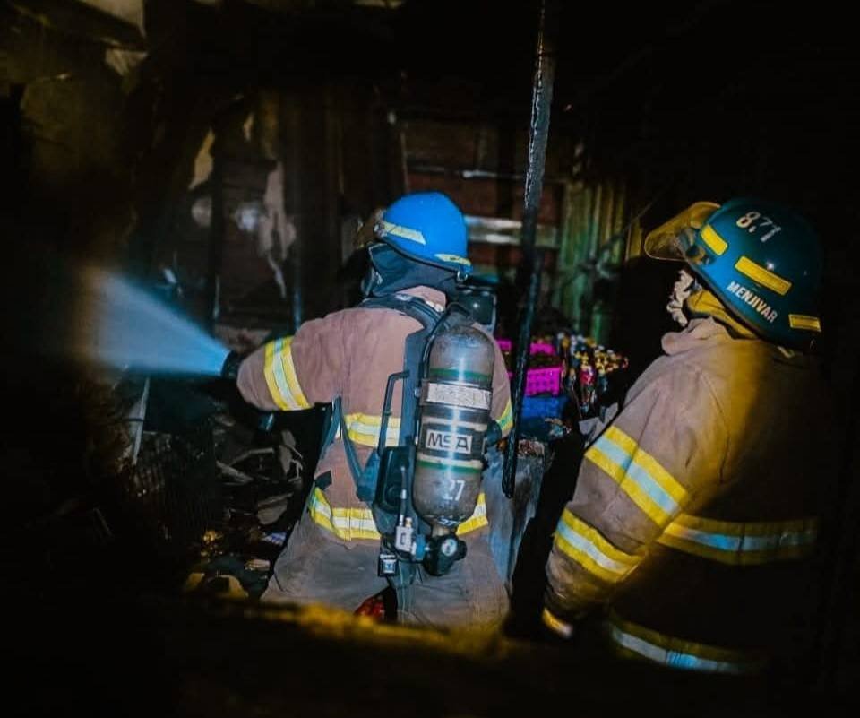 Bomberos liquidan un incendio en el mercado de Aguilares 6 706971642 1453055060193733 7121243421509705201 n