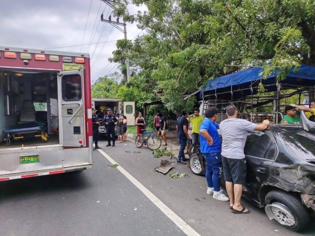 ¡Fuerte choque en Izalco! Múltiple accidente deja al menos seis lesionados 1 707188304 122165964842725707 7948536366337651163 n