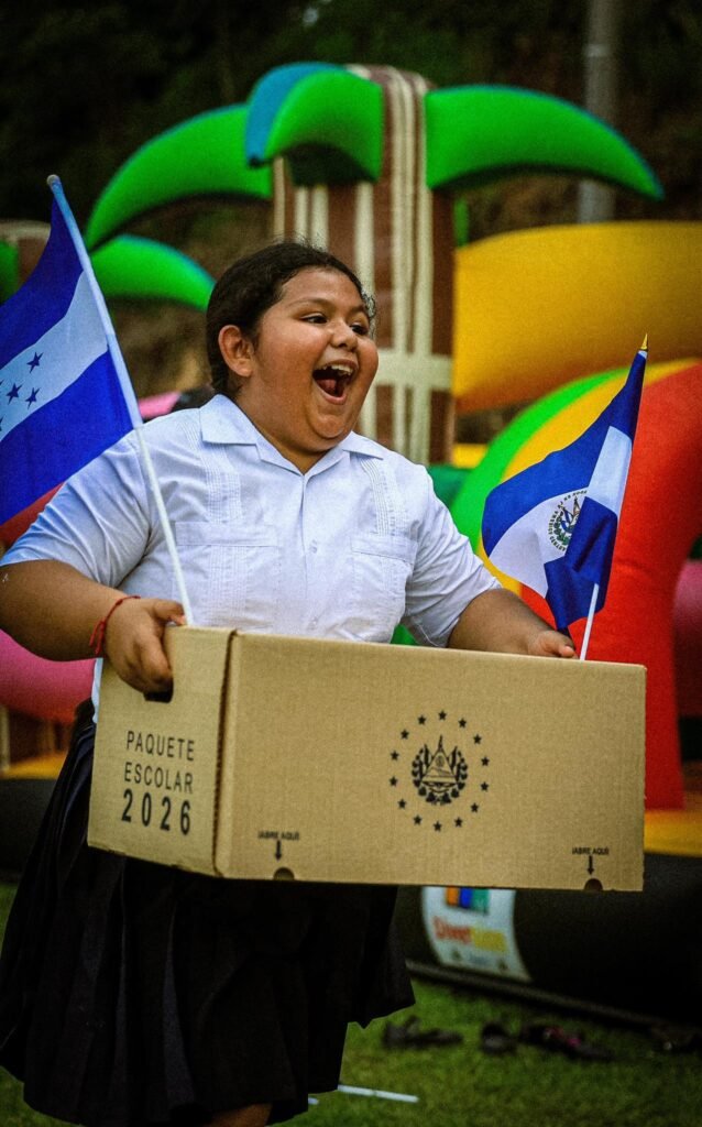 Estudiantes de doble nacionalidad viajan desde Honduras para recibir paquetes escolares completos en Cabañas 5 707694958 1355786166725640 8795569936029394659 n