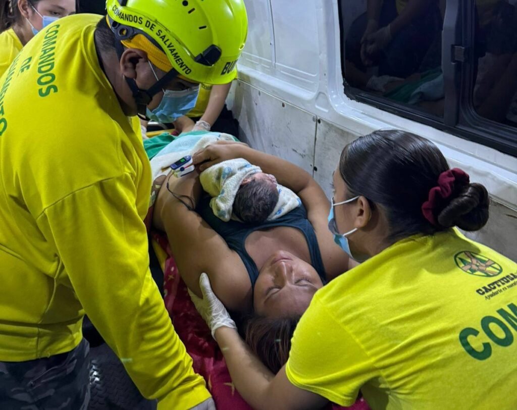 Emoción en Zacatecoluca: El nacimiento de un bebé sorprende a socorristas a mitad de la noche 1 dfasdfadsf