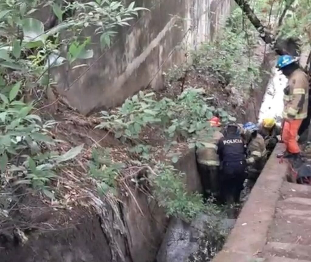 Tragedia vial en Sonsonate deja dos fallecidos tras caer vehículo al río Ceniza 3 fadfasd