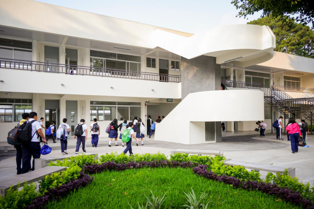 El Salvador transforma su educación con más de 1,100 escuelas intervenidas 1 image 117