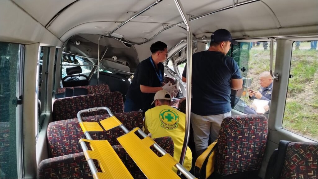 Trágico accidente de tránsito deja una mujer fallecida y ocho lesionados en Santa Tecla 3 710755472 1013846124317564 7829382064497307857 n