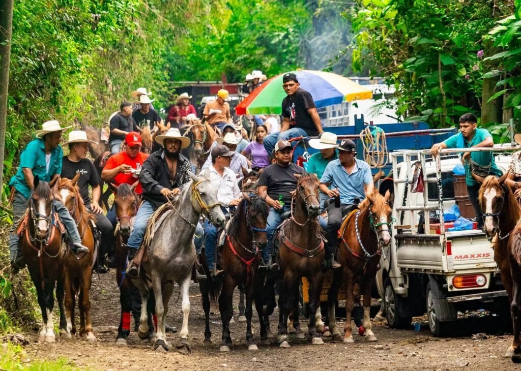 Los Planes de Renderos celebra sus fiestas patronales en honor a San Antonio de Padua 2 718161003 1670085021783887 8503404341959774025 n
