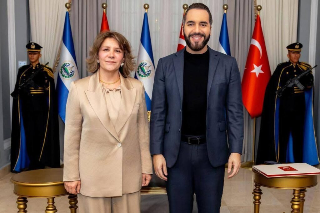 Presidente Nayib Bukele recibe cartas credenciales de la nueva embajadora de Türkiye en El Salvador 1 724654428 991568650335380 5986446045512174404 n