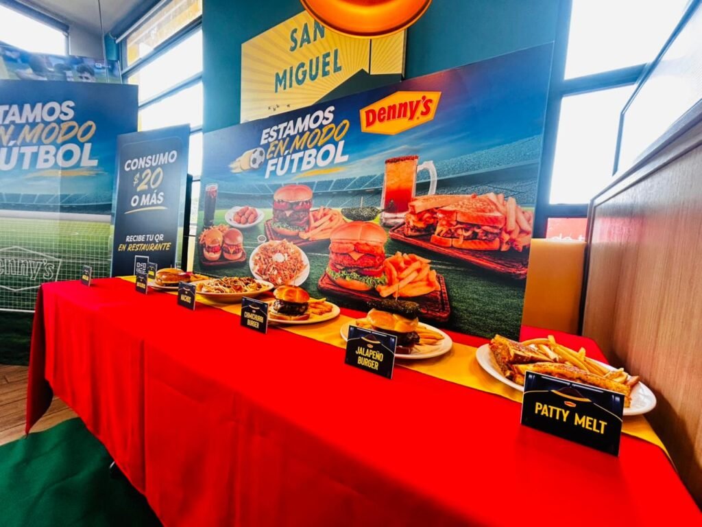 Denny´s presenta su nuevo módulo temático "Estamos en Modo Fútbol" 1 WhatsApp Image 2026 06 11 at 11.21.56 AM
