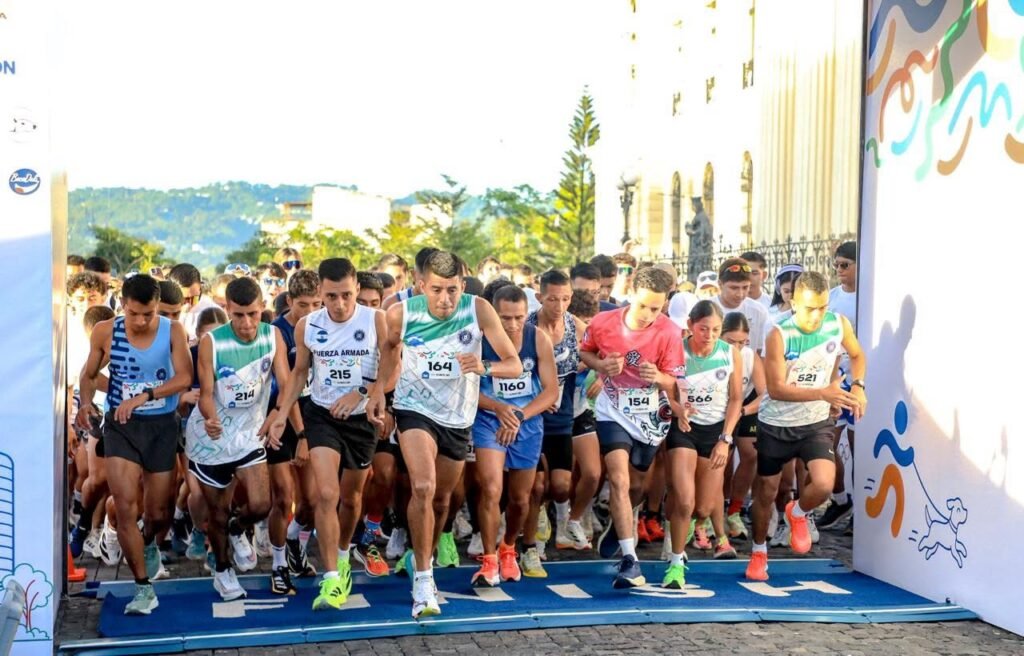 El Centro Histórico de San Salvador se inunda de atletismo con la carrera El Salvador Olympic Run 2026 1 afasdfasdf