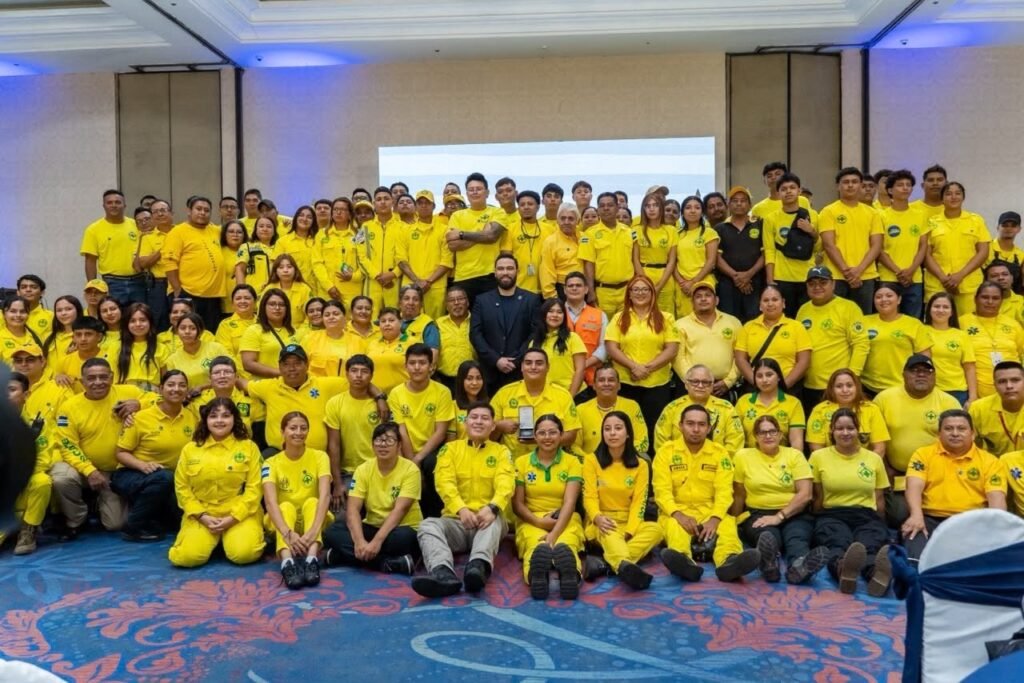 Mario Durán reconoció la labor de los paramédicos y voluntarios en su día 2 dfasdfasdfasdfdfs