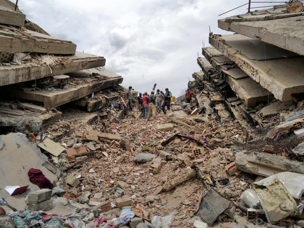 Una fuerte réplica siembra el pánico y obliga a nuevas evacuaciones en Venezuela 1 image 328