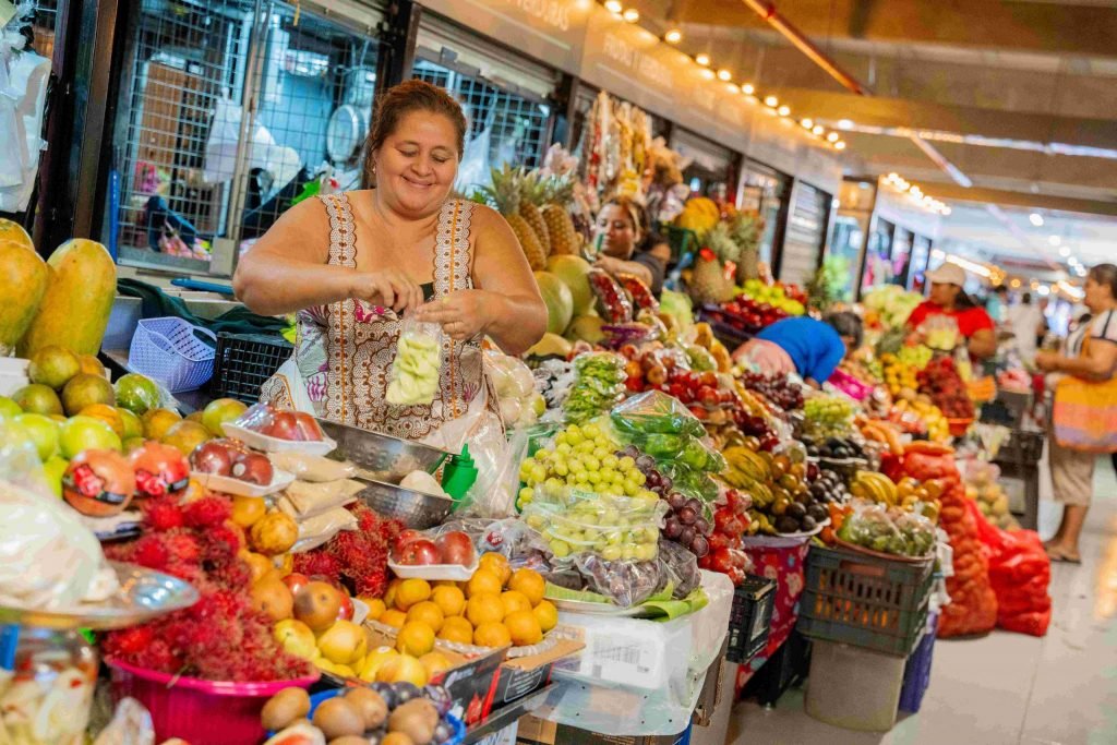 La Dirección de Obras Municipales transforma el comercio local con diez nuevos mercados y plazas en El Salvador 8 20251229 164850677 iOS 1024x683 1