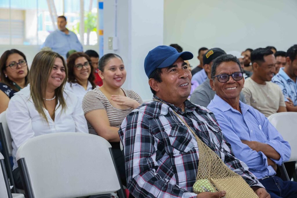 Walmart fortalece las Buenas Prácticas Agrícolas y de Manufactura de sus proveedores Tierra Fértil mediante una jornada de actualización técnica 2 26062026 213A1111