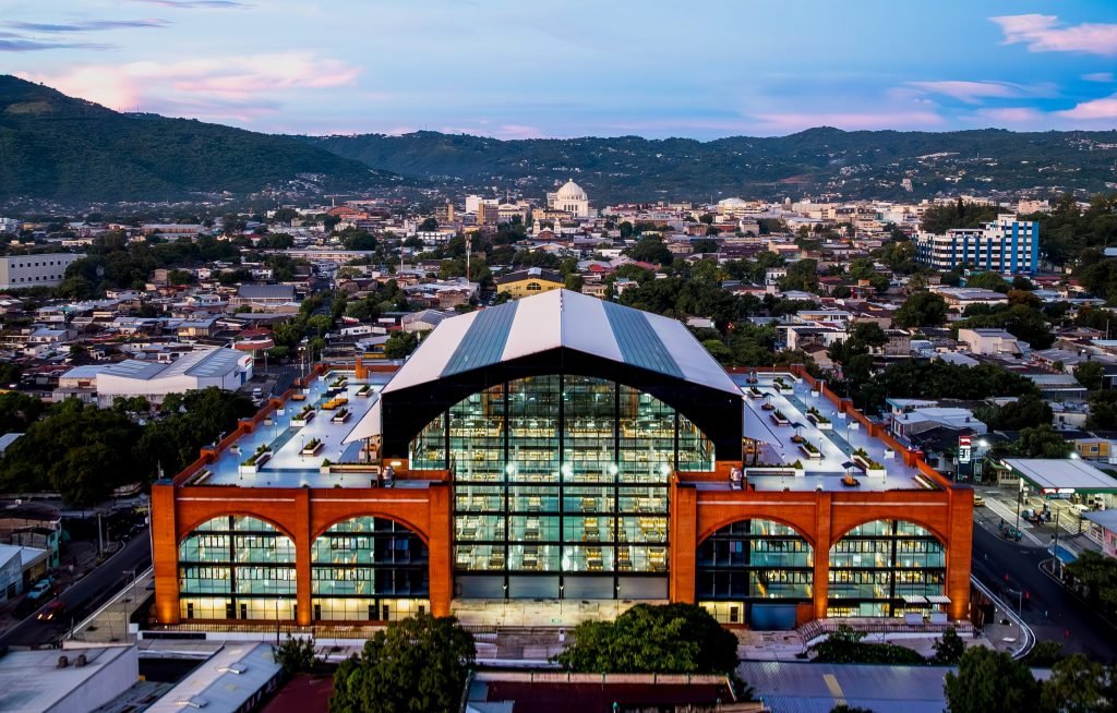 La Dirección de Obras Municipales transforma el comercio local con diez nuevos mercados y plazas en El Salvador 2 DJI 0442 1024x654 1